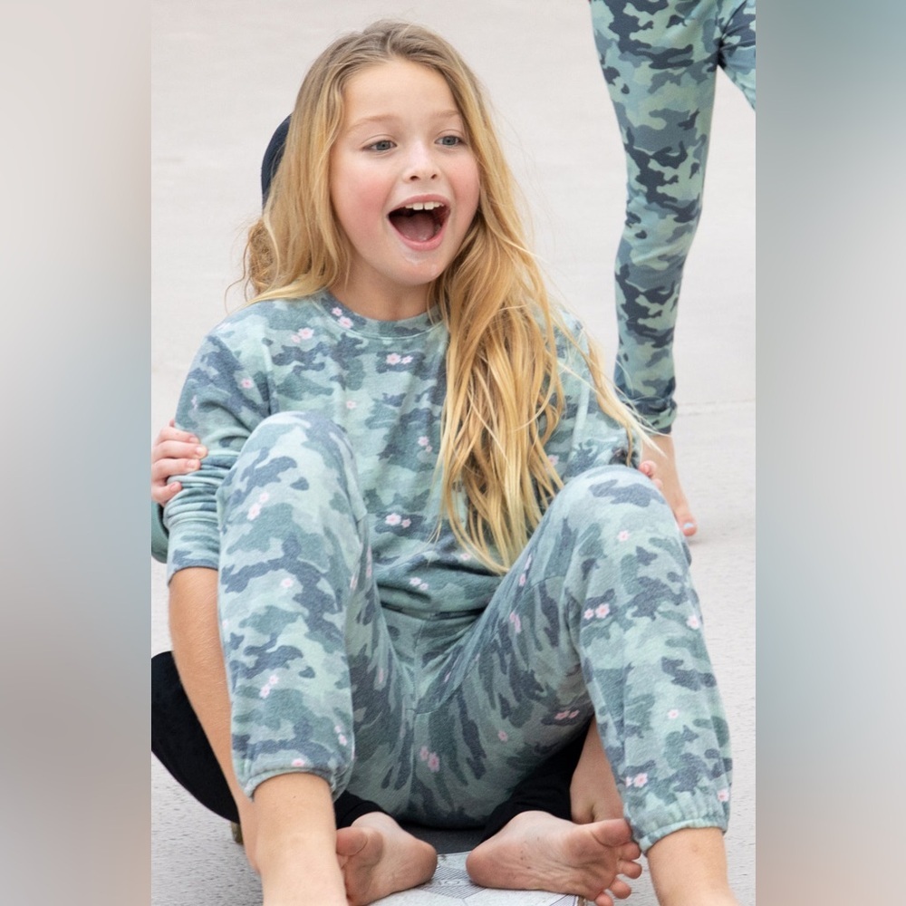 Feather 4 Arrow Camo Chill Down Kids Sweatshirt/pant sz 5